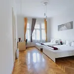 Homestay Rakoczi Utca 59 *